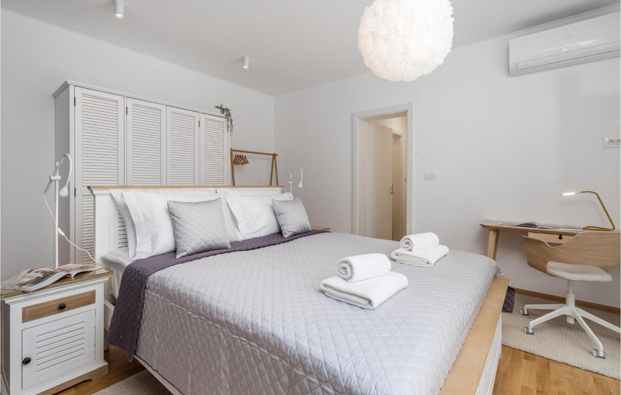 Amazing Apartment In Mali Losinj With Wifi Zewnętrze zdjęcie